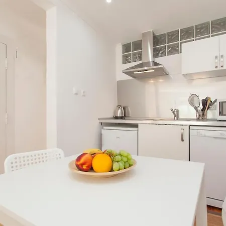 Santana W/ Balcony شقة *