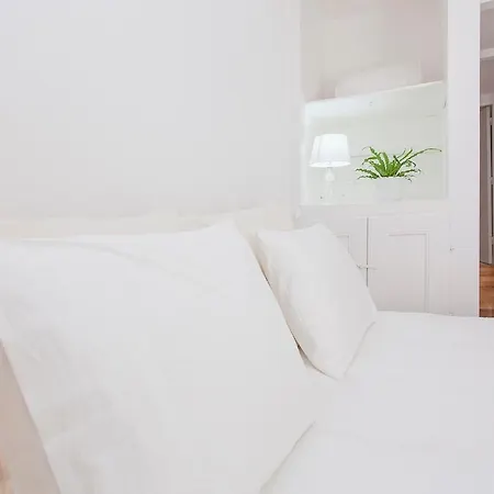 Santana W/ Balcony شقة *